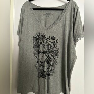 Torrid woman tee size 4